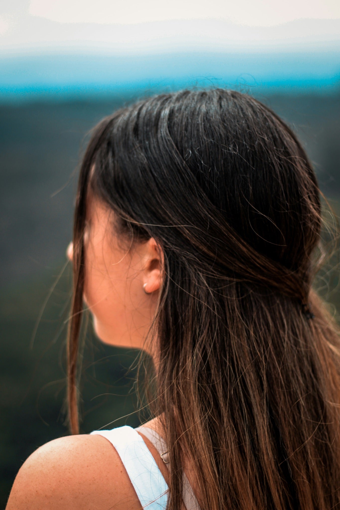 Scalp massage for hair: the evidence, honestly read